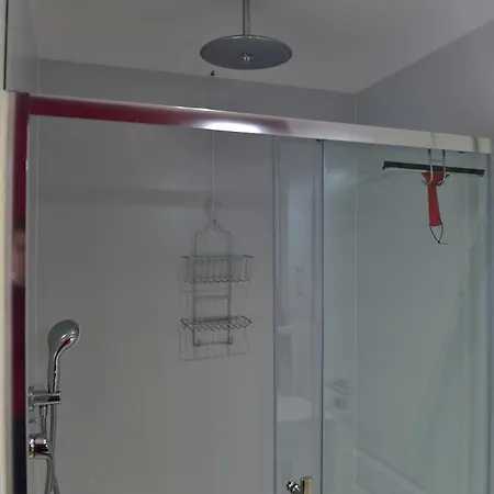 Ganzes Monteurhaus Mit 4 Schlafzimmern Fuer Bis Zu 8 Gaeste بيت للعطل