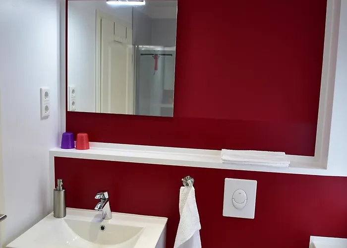 Holiday home Ganzes Monteurhaus Mit 4 Schlafzimmern Fuer Bis Zu 8 Gaeste Duisburg