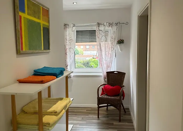 Ganzes Monteurhaus Mit 4 Schlafzimmern Fuer Bis Zu 8 Gaeste * Duisburg